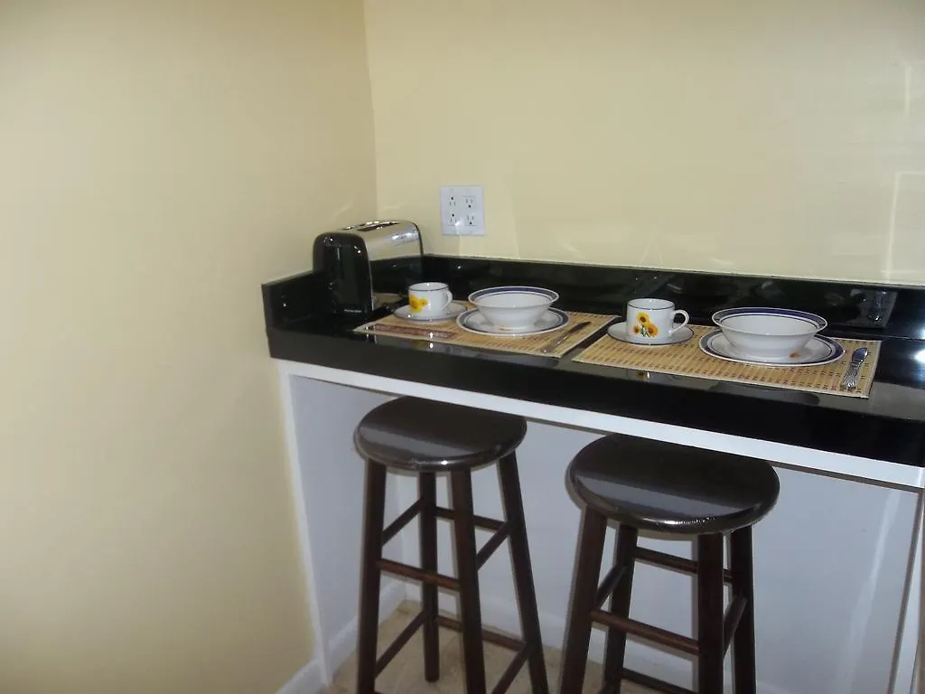 The Colonial Rental Suite Moss Town Багамские острова